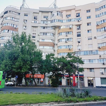 Cozy Apartment In The Center Of Bukarest Exteriör bild
