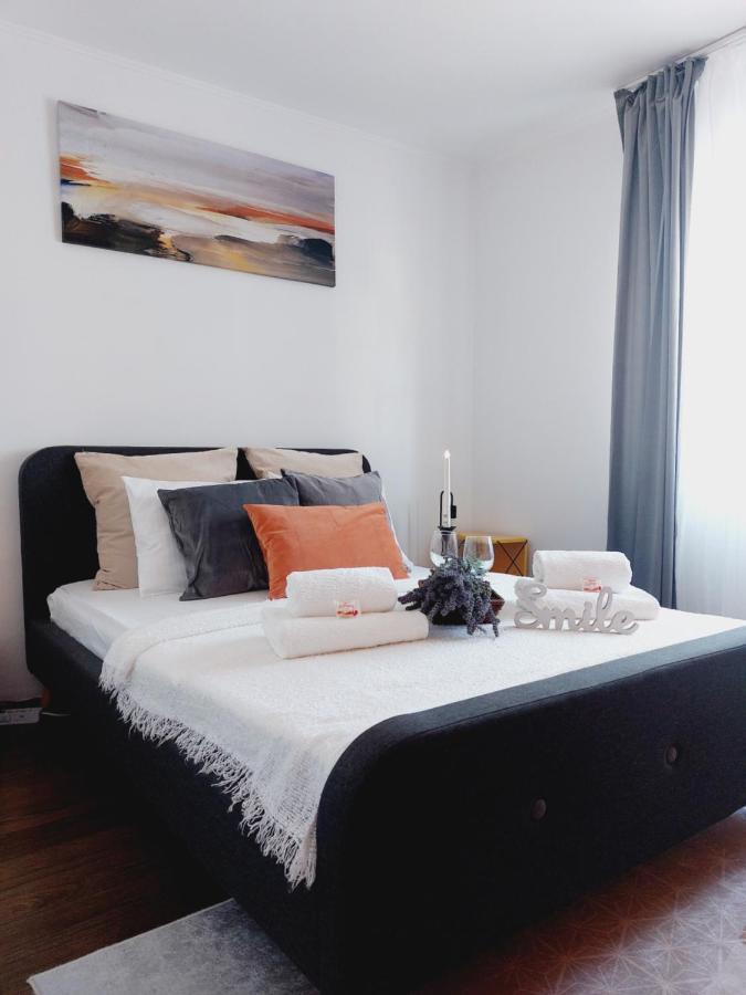Cozy Apartment In The Center Of Bukarest Exteriör bild