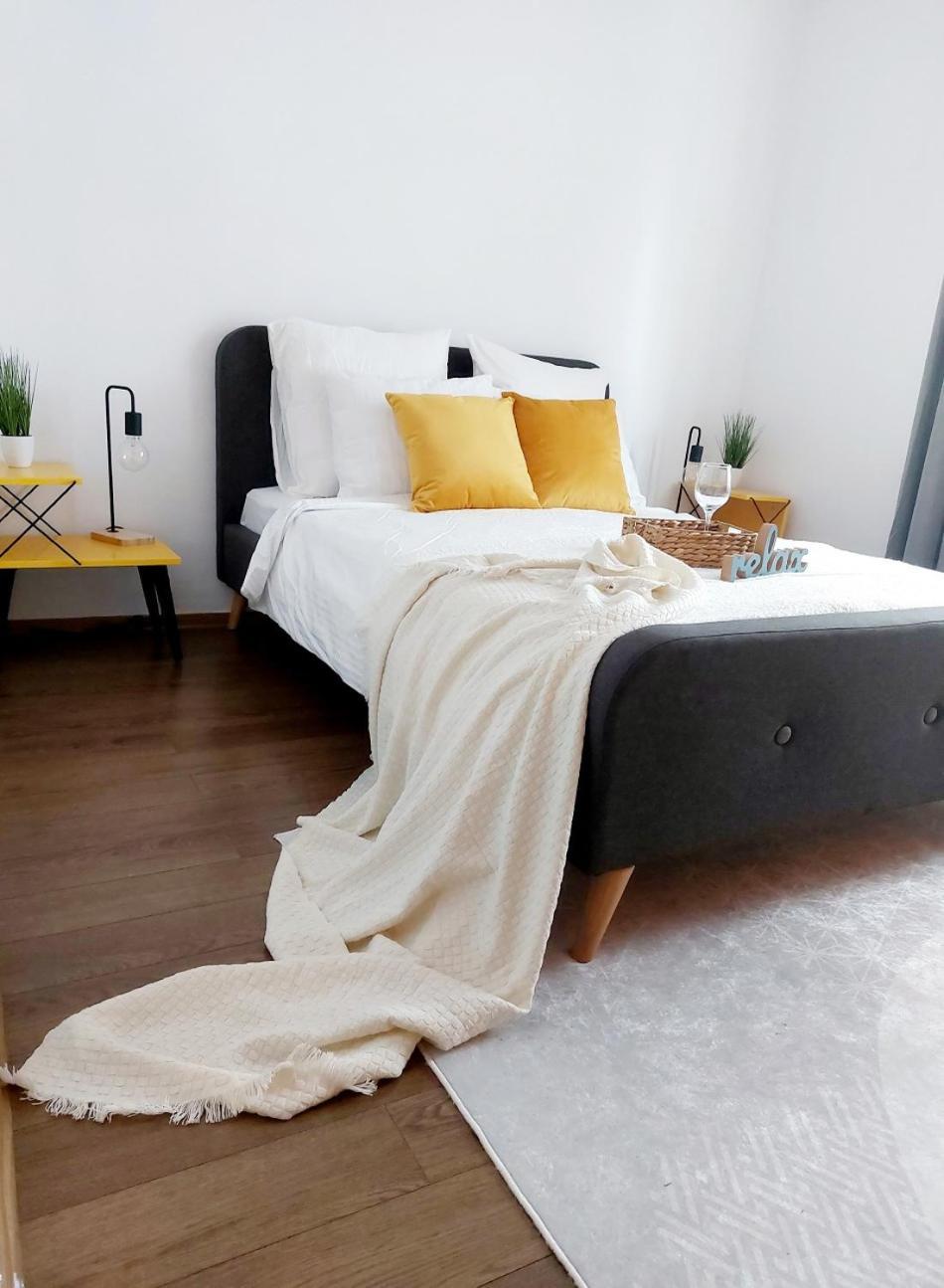 Cozy Apartment In The Center Of Bukarest Exteriör bild