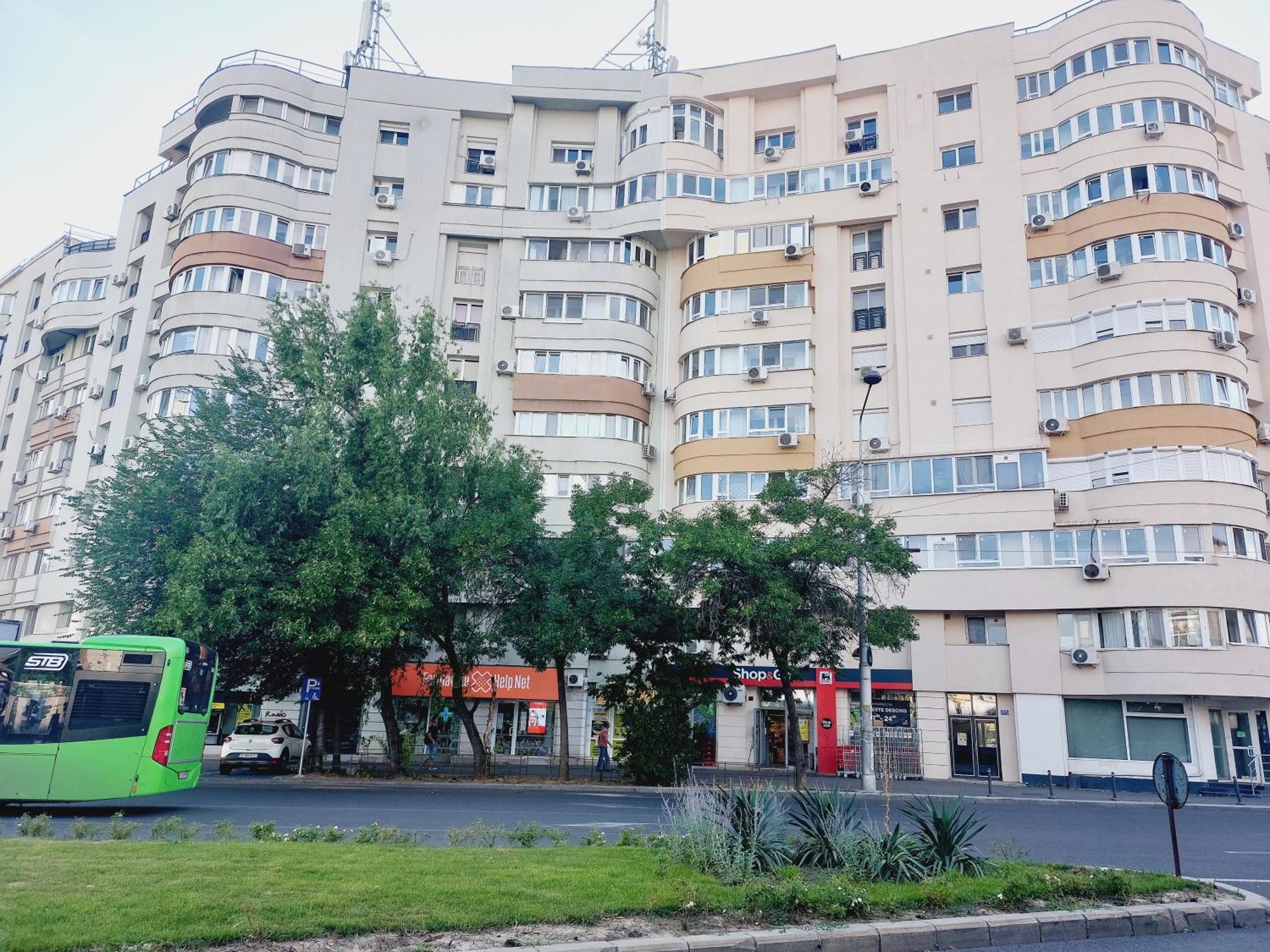 Cozy Apartment In The Center Of Bukarest Exteriör bild